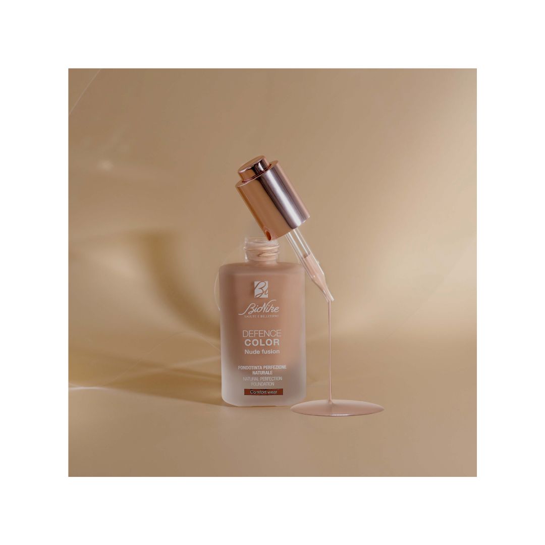 DEFENCE COLOR NUDE FUSION Tekutý MAKE-UP s trojitým účinkom proti starnutiu, 30 ml (12/2025)